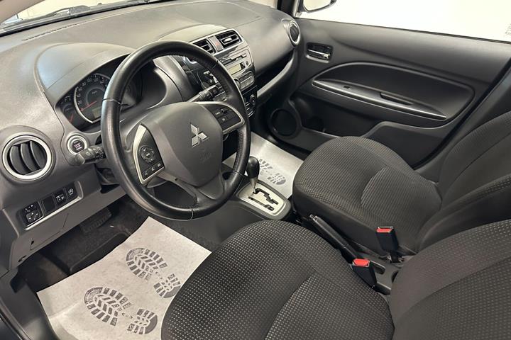 Grå Mitsubishi Space Star fra 2015