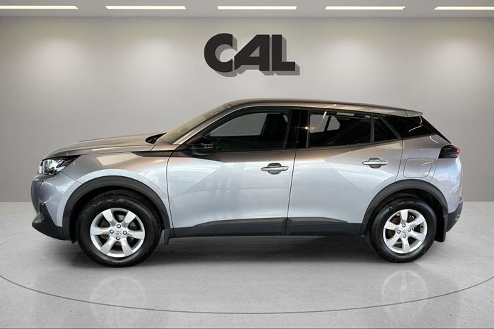 Grå Peugeot 2008 fra 2023