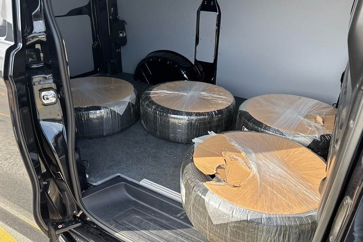 Sort VW Transporter fra 2025