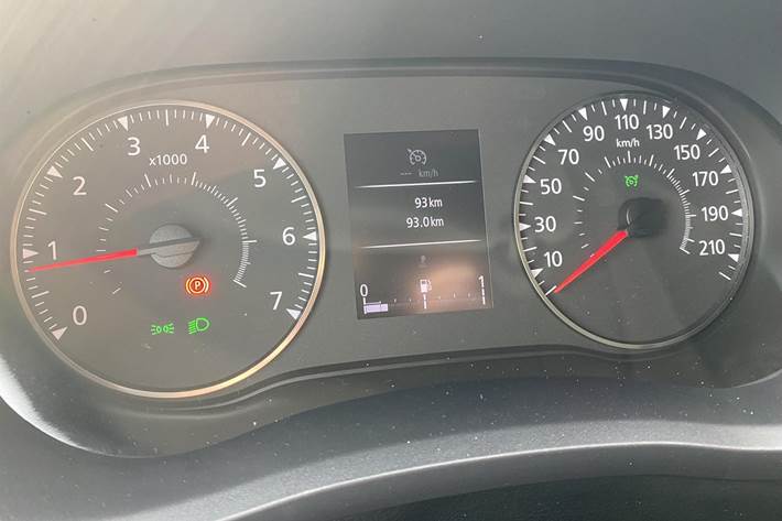 Beige Nissan Interstar fra 2023