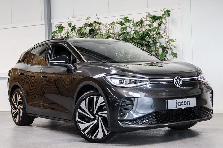 Grå VW ID.4 fra 2023 set udefra