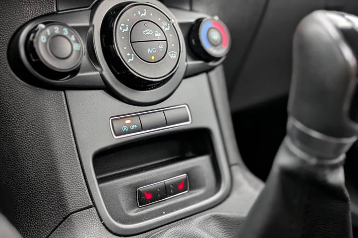 Blå Ford Fiesta fra 2016