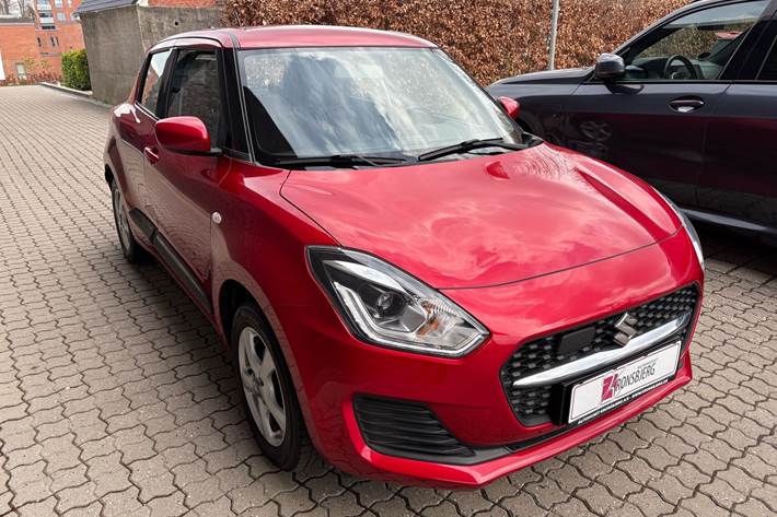 Rød Suzuki Swift fra 2021