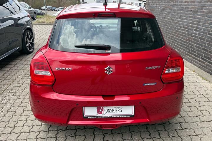 Rød Suzuki Swift fra 2021