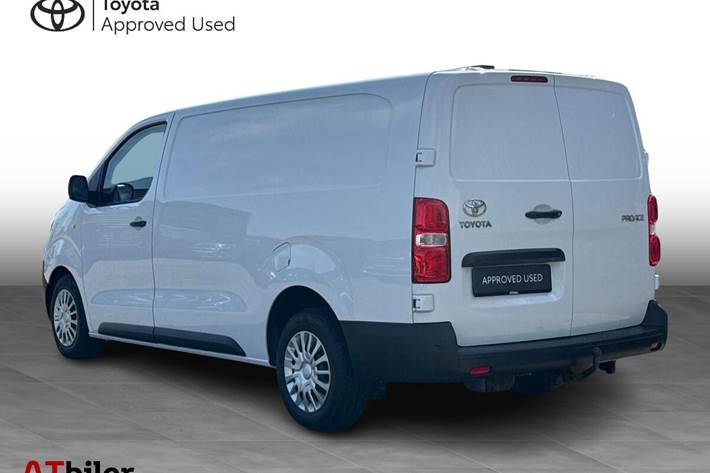 Hvid Toyota ProAce fra 2023