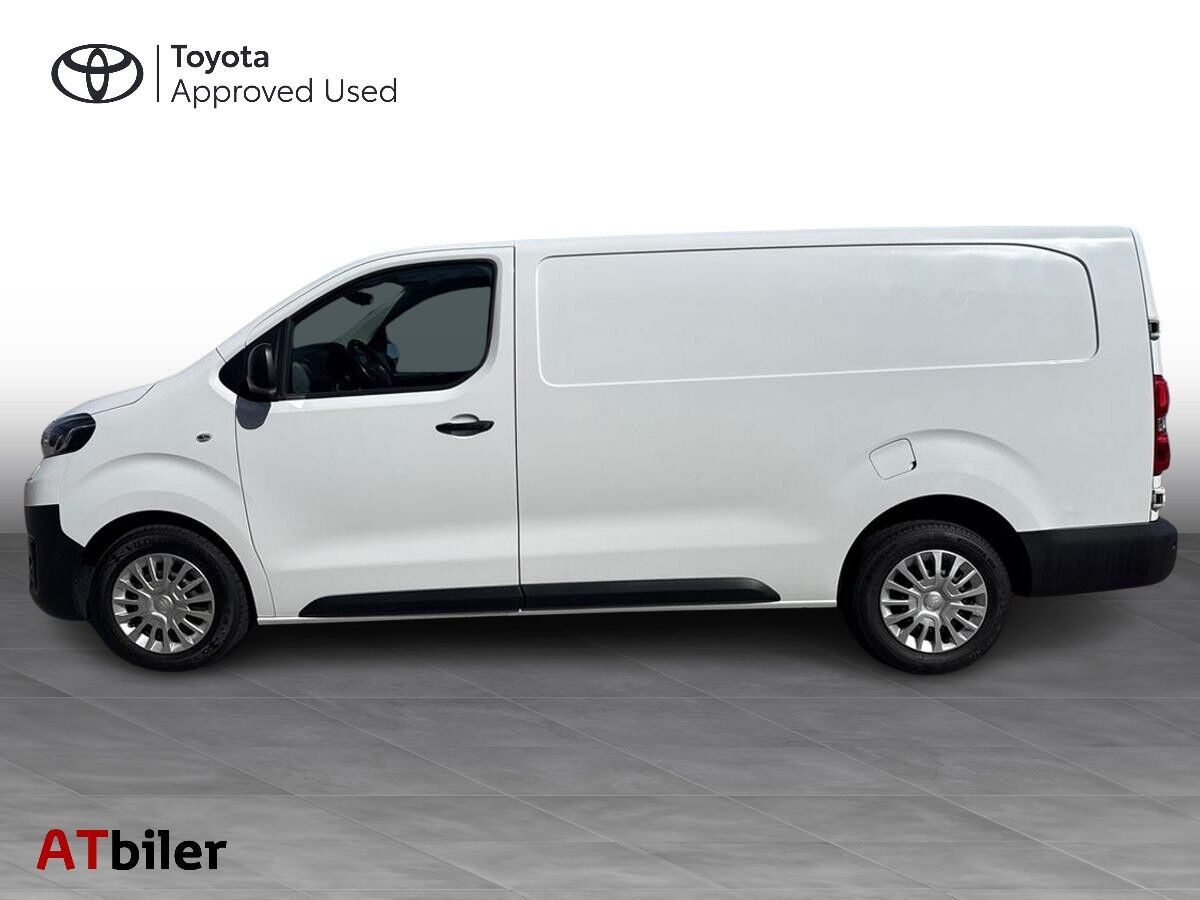 Hvid Toyota ProAce fra 2023