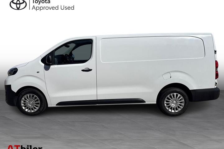 Hvid Toyota ProAce fra 2023