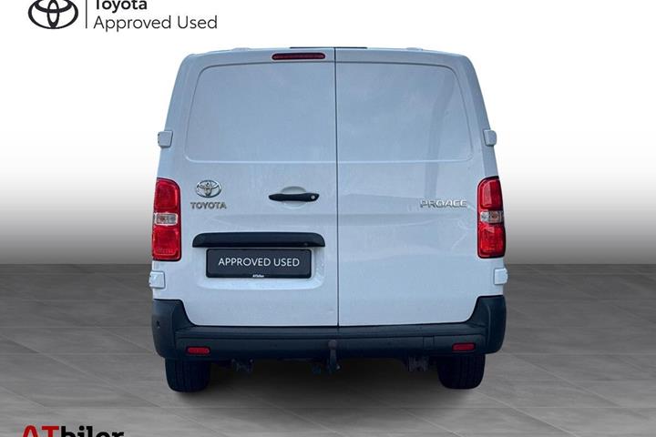 Hvid Toyota ProAce fra 2023