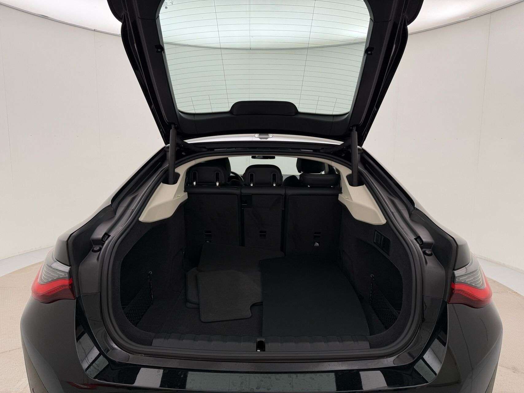 Sort BMW i4 fra 2023