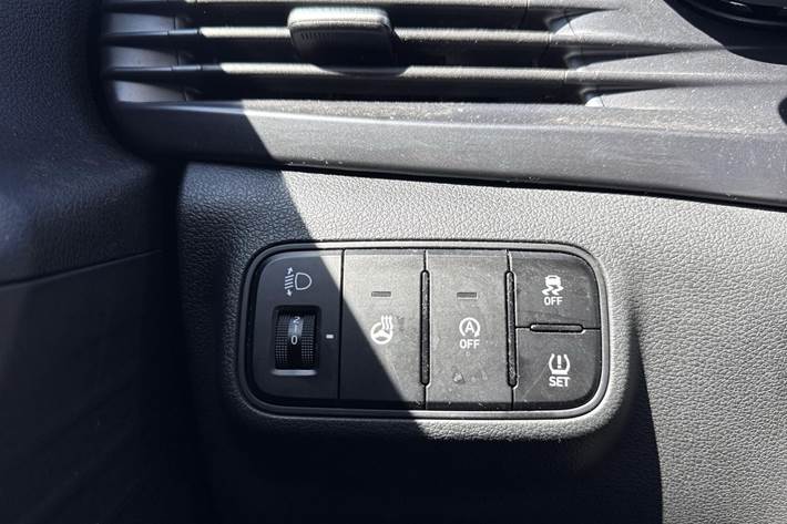 Rød Hyundai i20 fra 2022