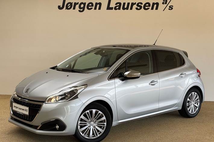 Sølv Peugeot 208 fra 2018