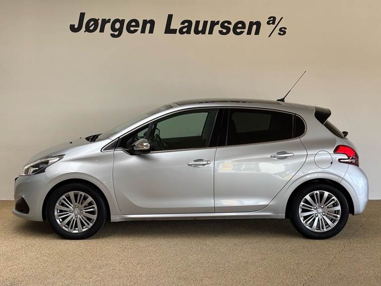 Peugeot 208 1,2 PureTech Selection Sky 82HK 5d