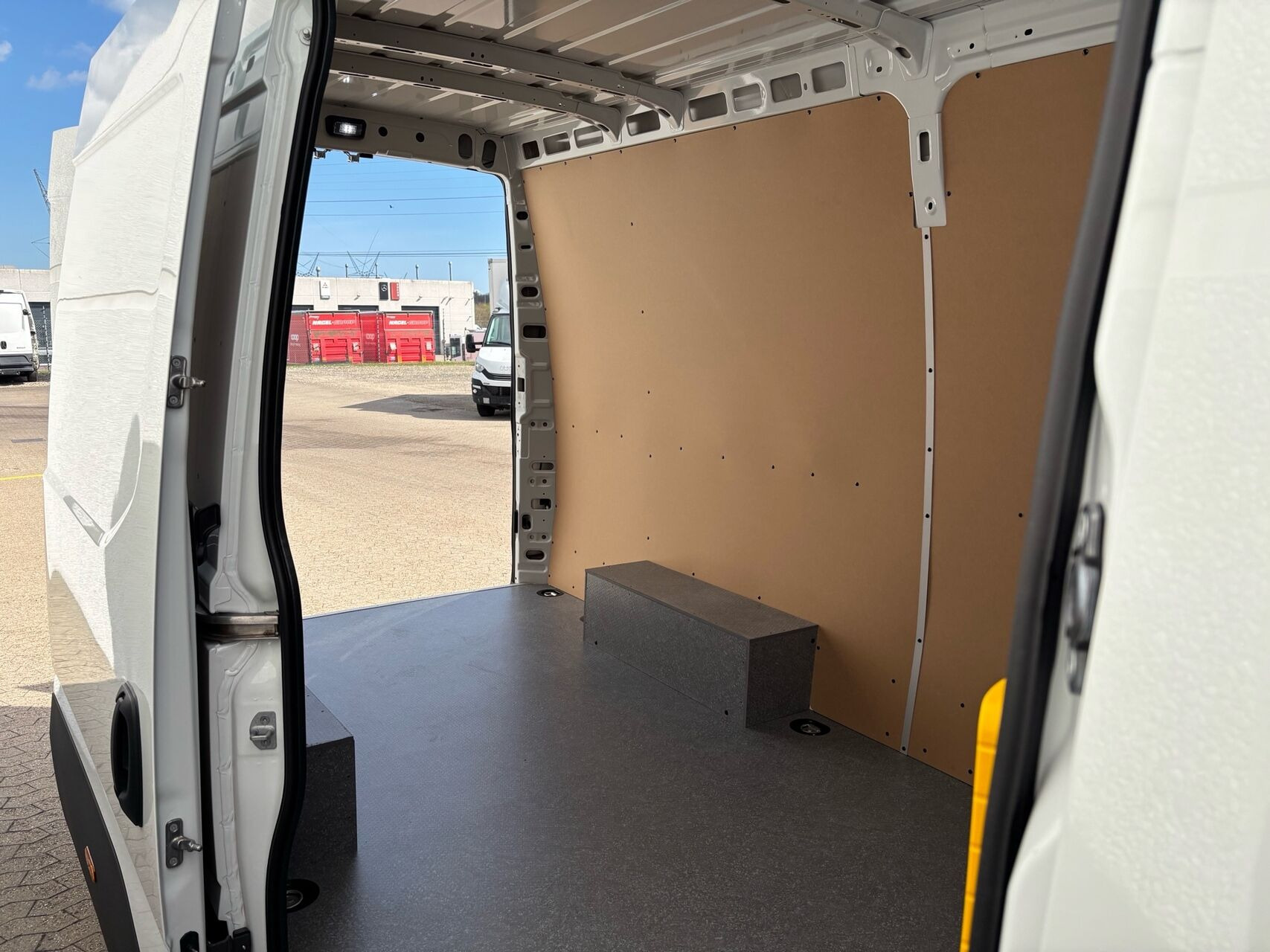 Hvid Iveco Daily fra 2026