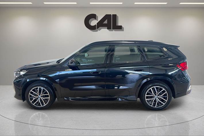 Sort BMW iX1 fra 2025