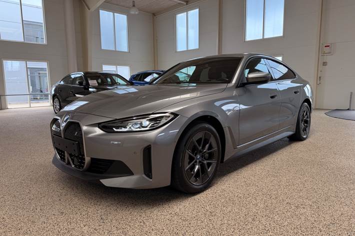 Grå BMW i4 fra 2022