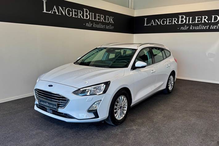 Hvid Ford Focus fra 2020 set udefra