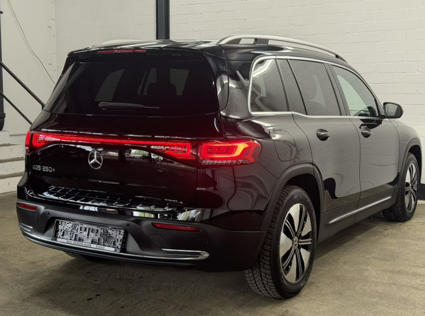 Sort Mercedes EQB250+ fra 2023
