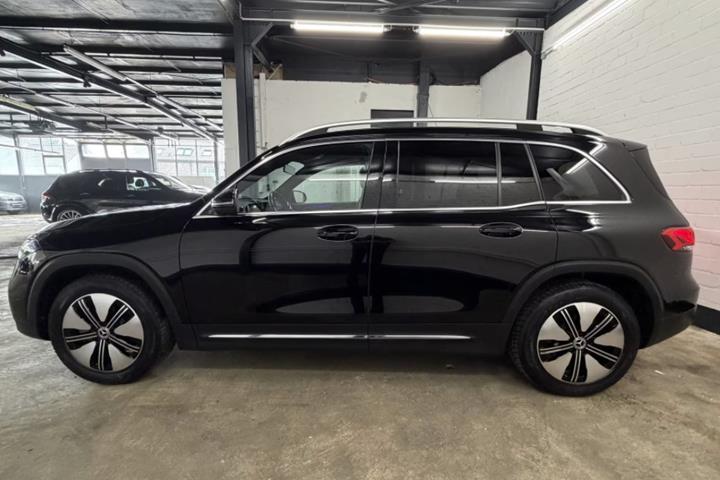 Sort Mercedes EQB250+ fra 2023