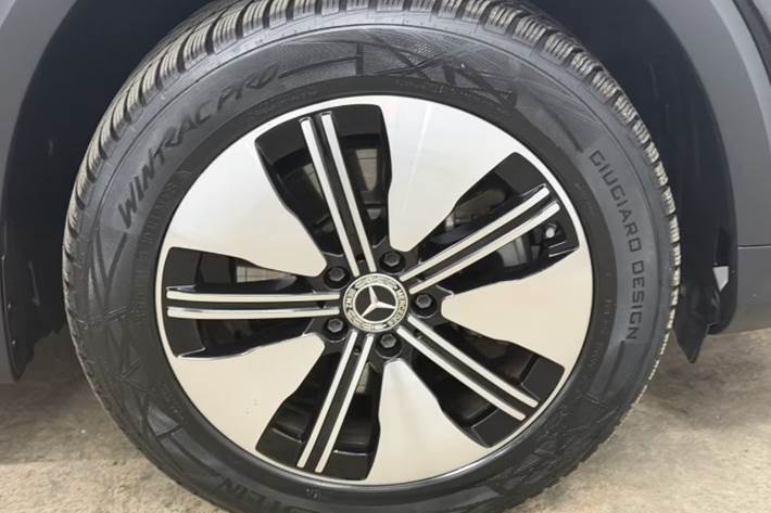 Sort Mercedes EQB250+ fra 2023