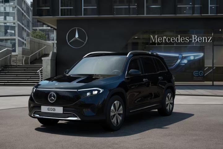 Sort Mercedes EQB350 fra 2025 set udefra