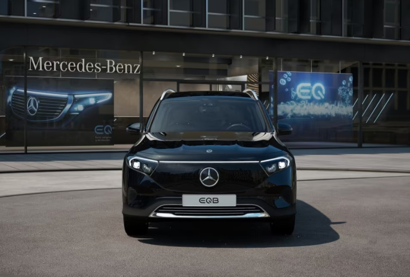 Sort Mercedes EQB350 fra 2025