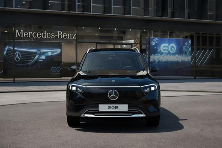 Sort Mercedes EQB350 fra 2025