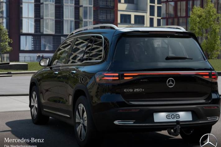 Sort Mercedes EQB250+ fra 2024
