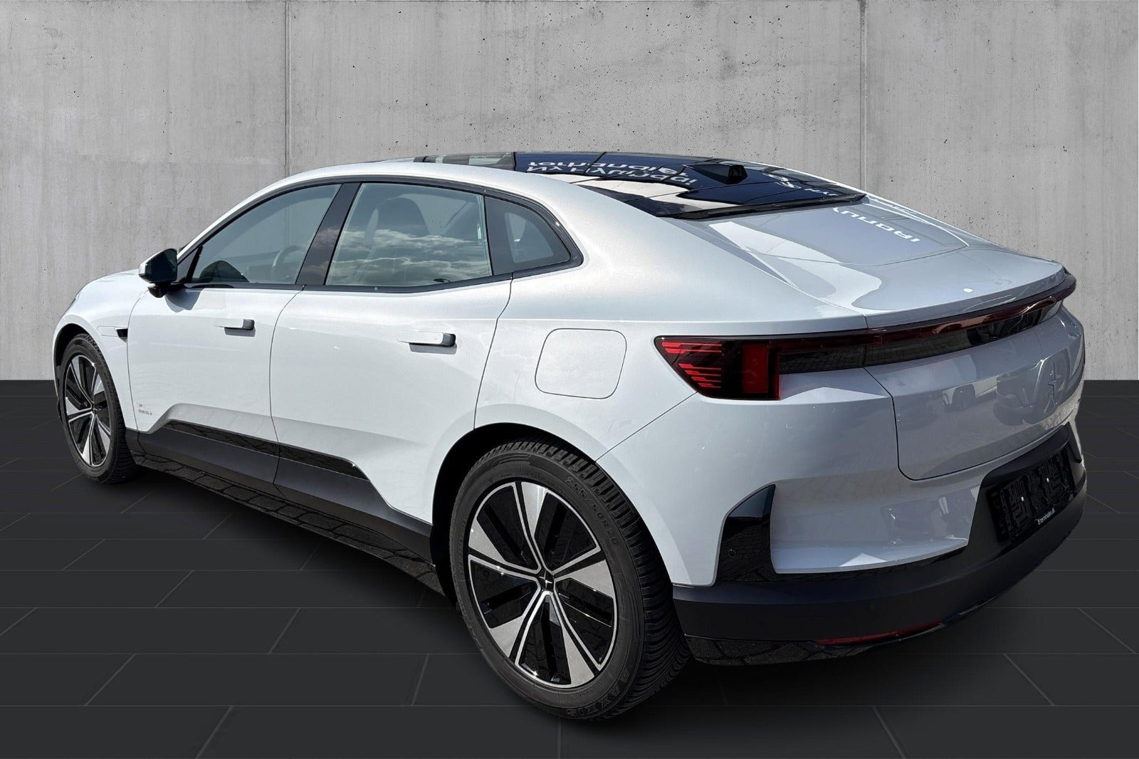 Hvid Polestar 4 fra 2024