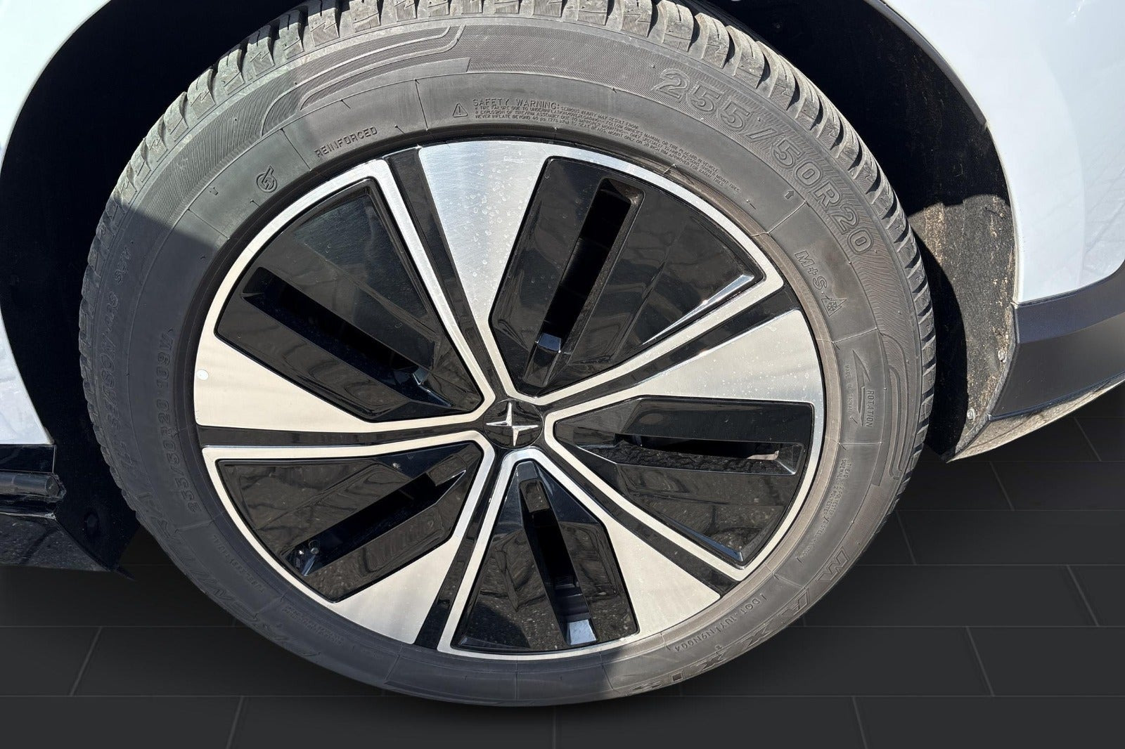 Hvid Polestar 4 fra 2024