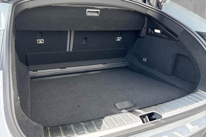 Hvid Polestar 4 fra 2024