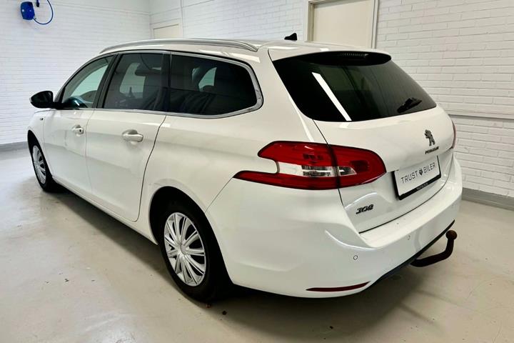 Hvid Peugeot 308 fra 2015