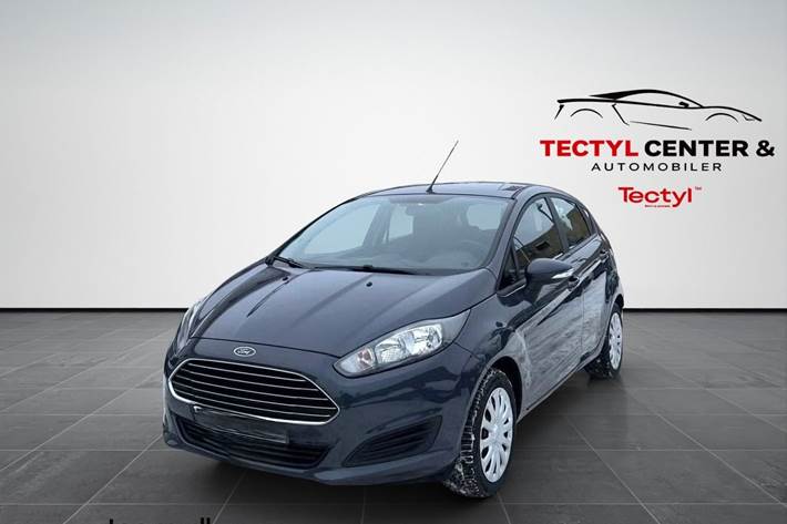 Blå Ford Fiesta fra 2014