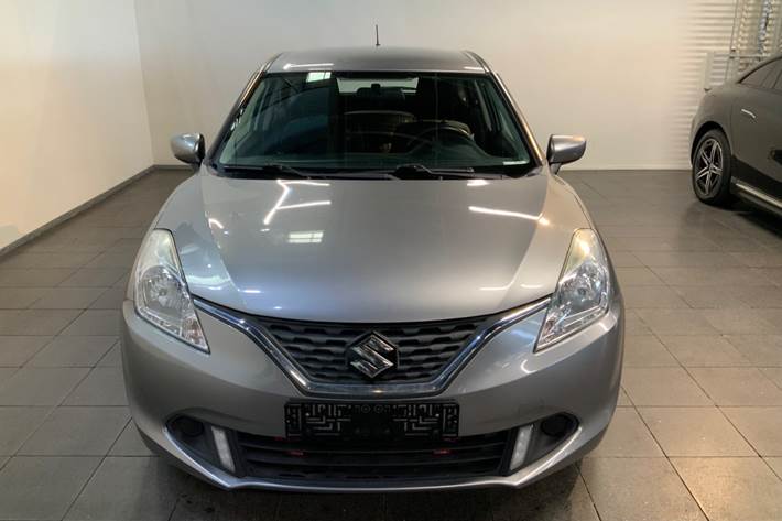Grå Suzuki Baleno fra 2016