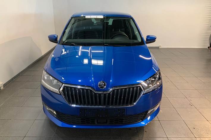 Blå Skoda Fabia fra 2021