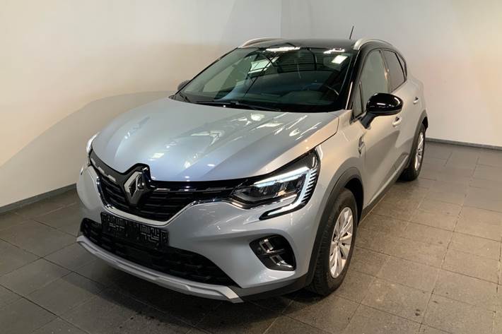 Sølv Renault Captur fra 2020 set udefra