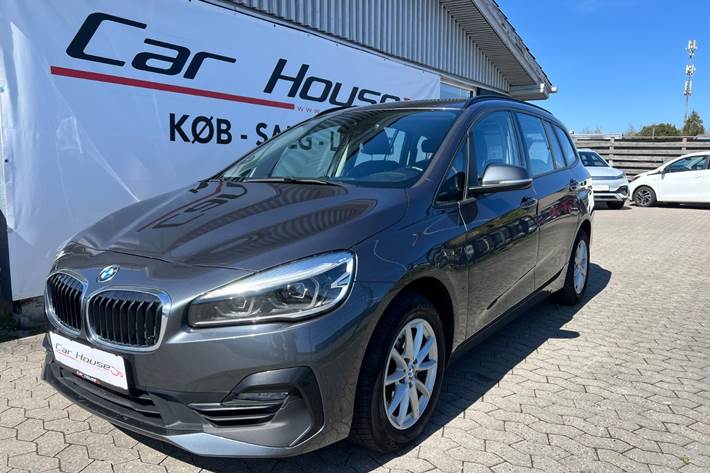 Grå BMW 218i fra 2019