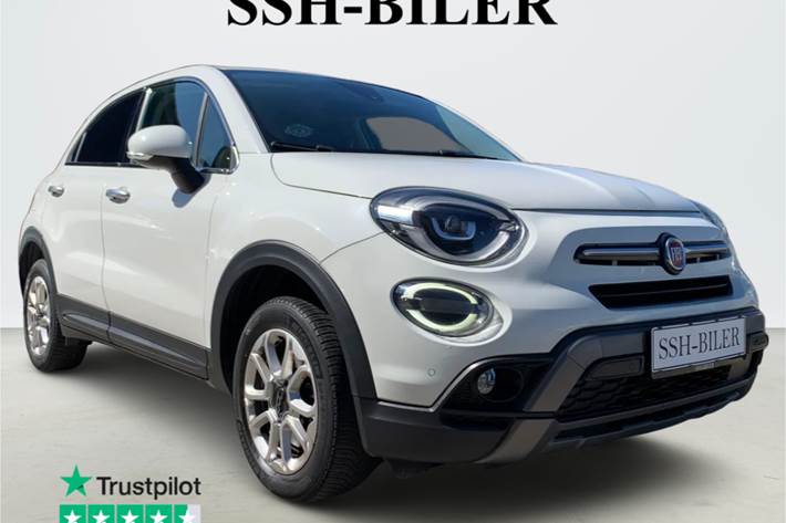 Hvid Fiat 500X fra 2020 set udefra
