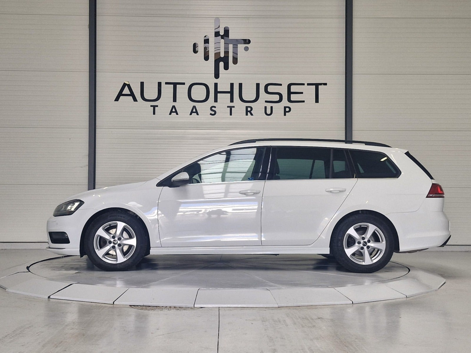 Hvid VW Golf VII fra 2015