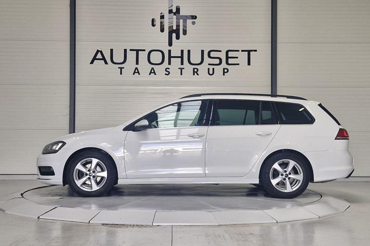 Hvid VW Golf VII fra 2015