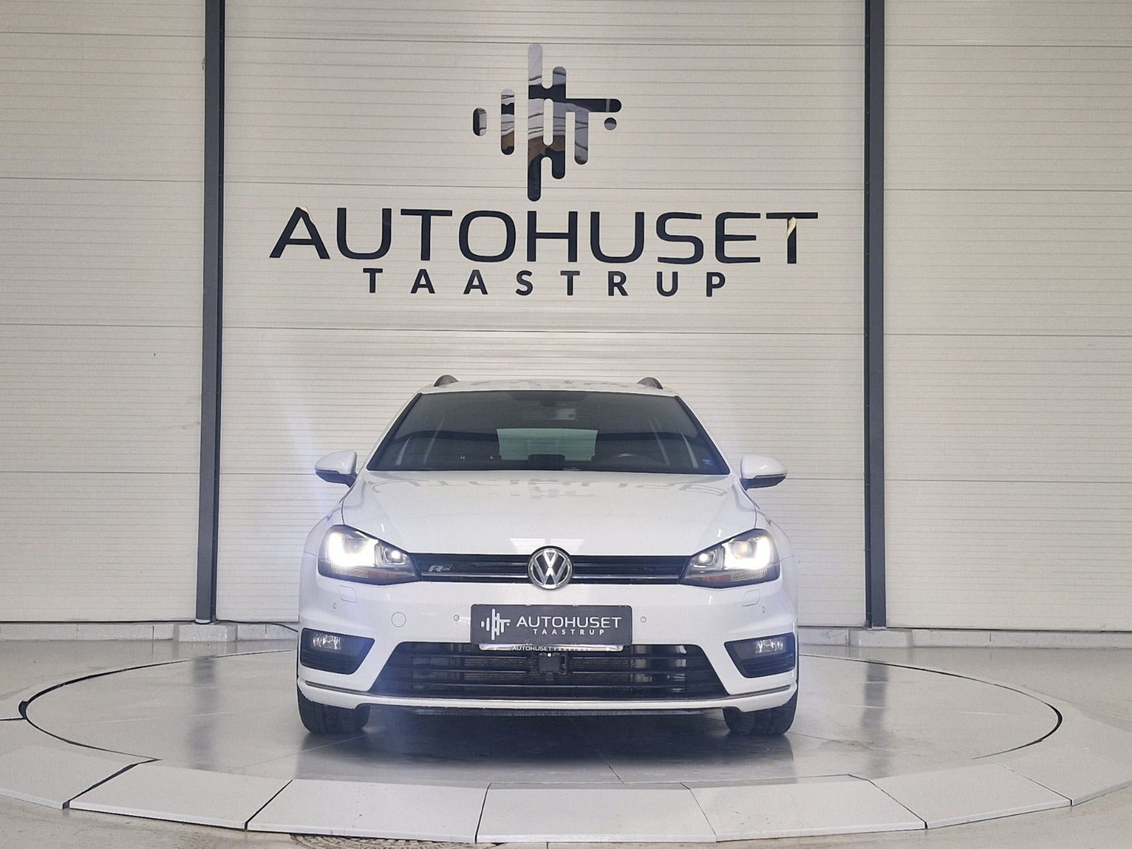Hvid VW Golf VII fra 2015
