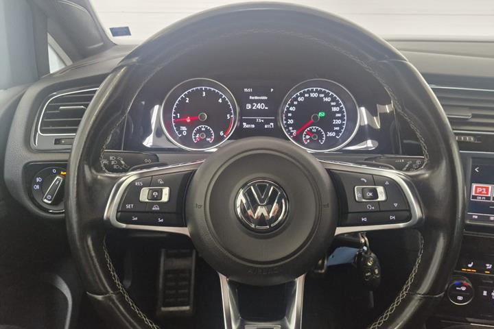 Hvid VW Golf VII fra 2015