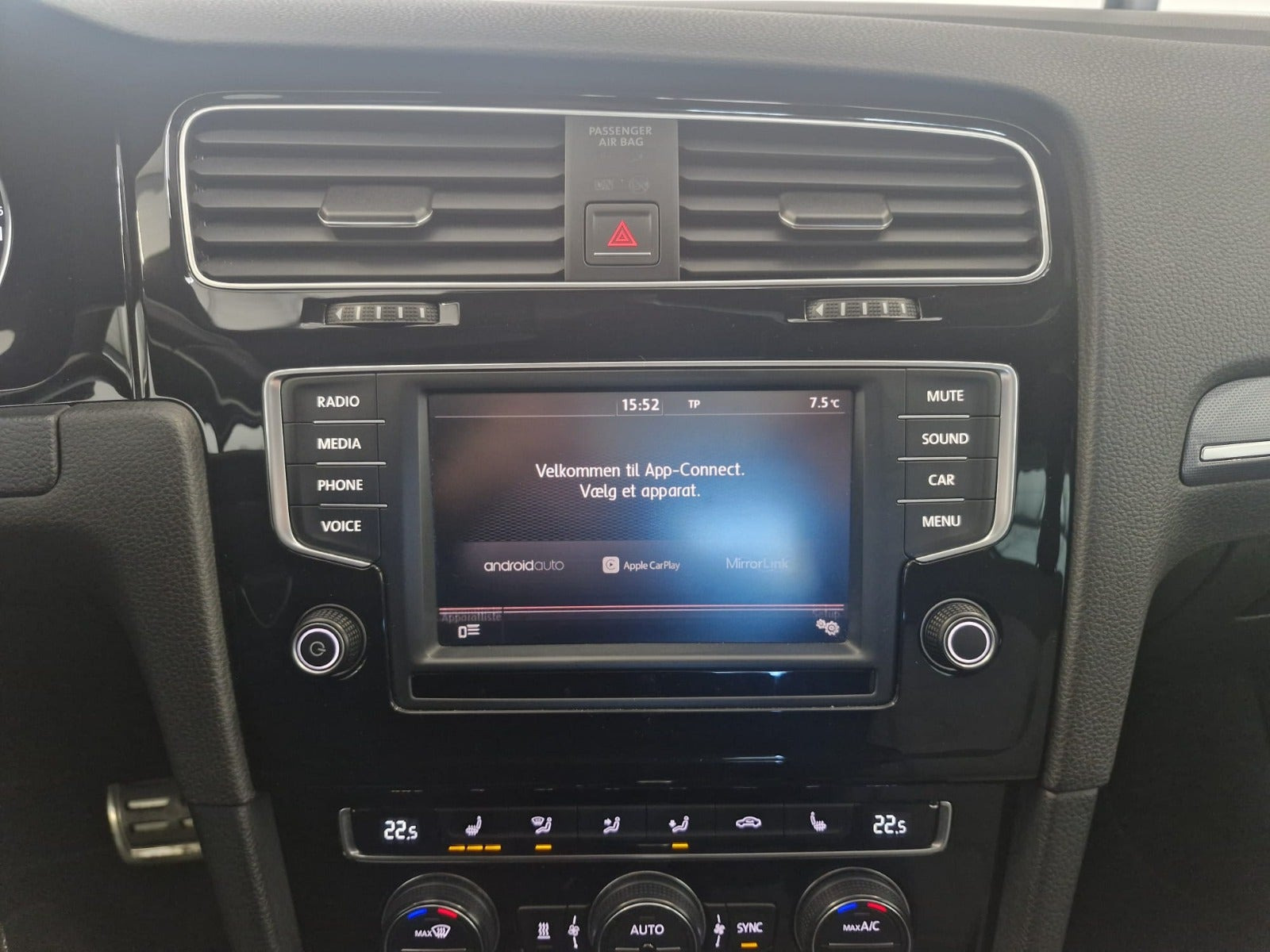 Hvid VW Golf VII fra 2015