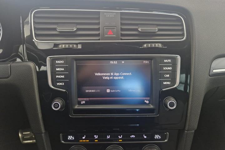 Hvid VW Golf VII fra 2015