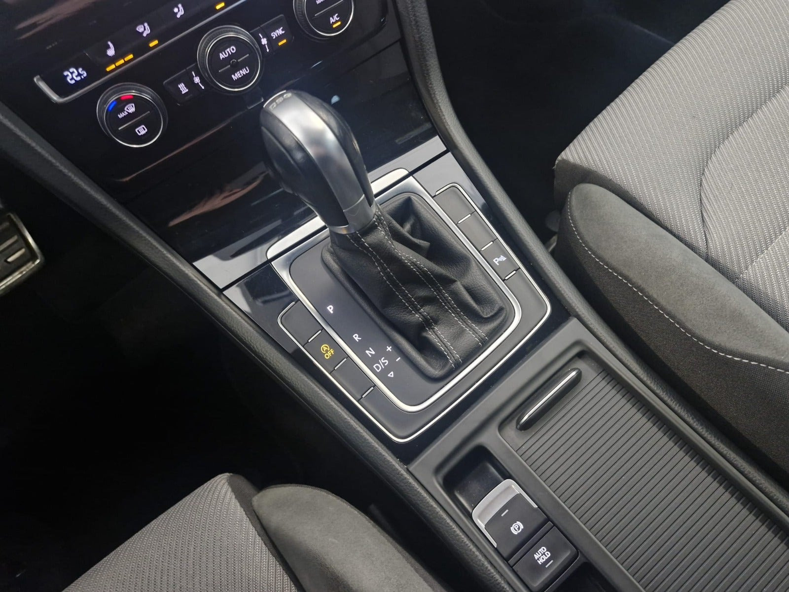 Hvid VW Golf VII fra 2015