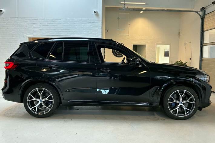 Sort BMW X5 fra 2022