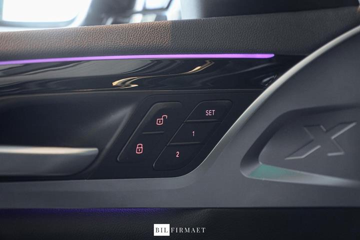 Grå BMW iX3 fra 2023