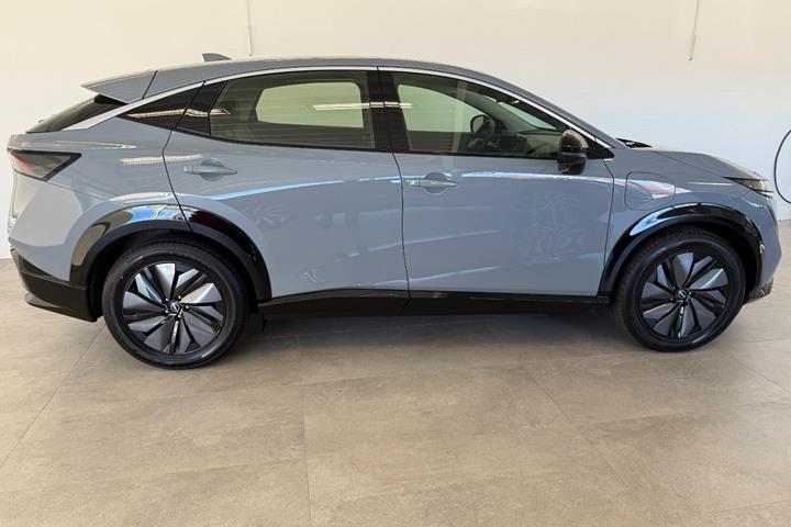 Grå Nissan Ariya fra 2024