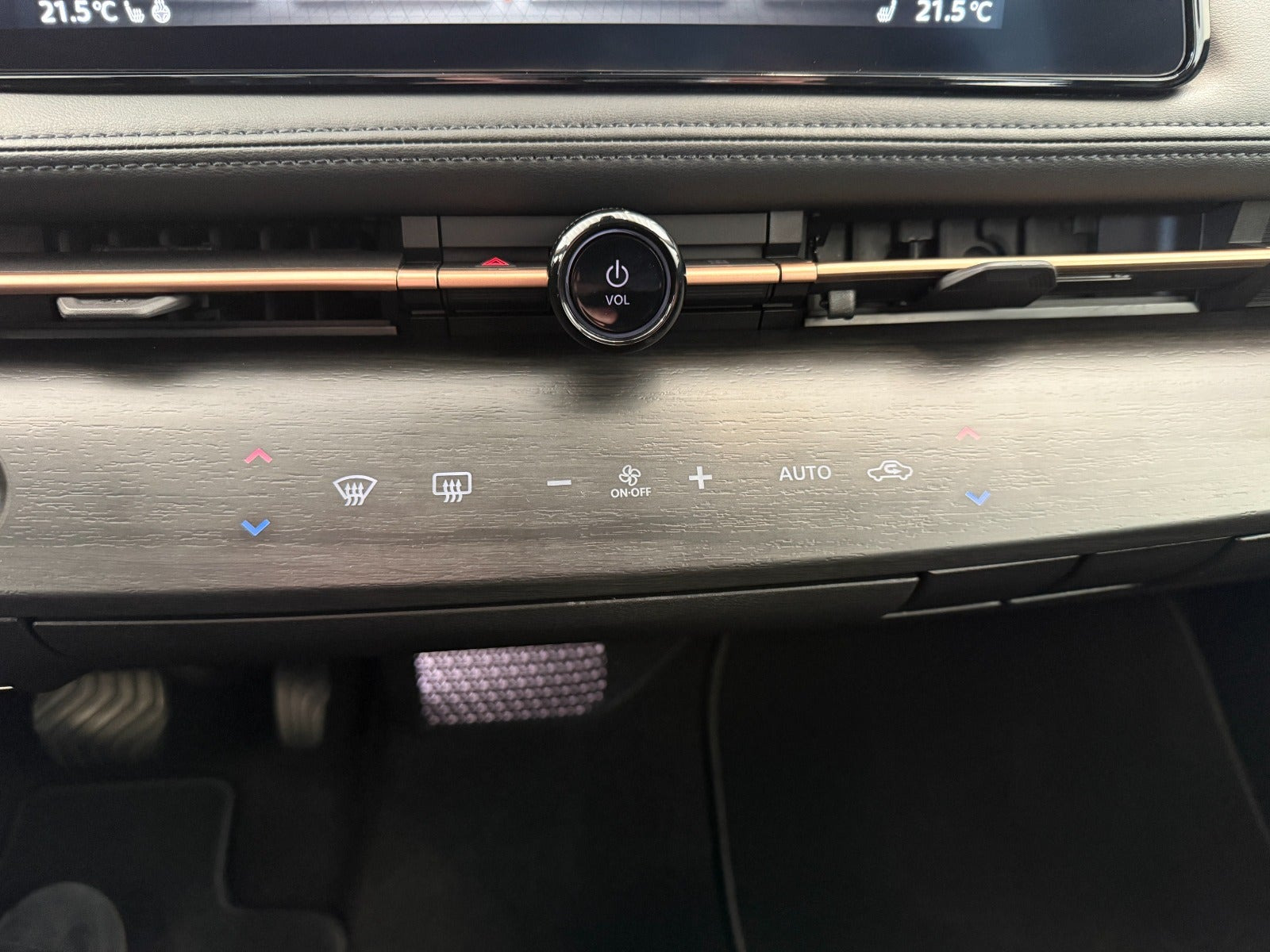 Grå Nissan Ariya fra 2024