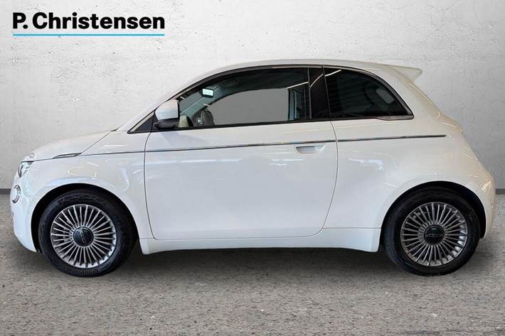Hvid Fiat 500e fra 2023