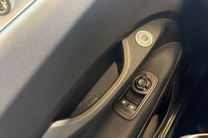 Hvid Fiat 500e fra 2023